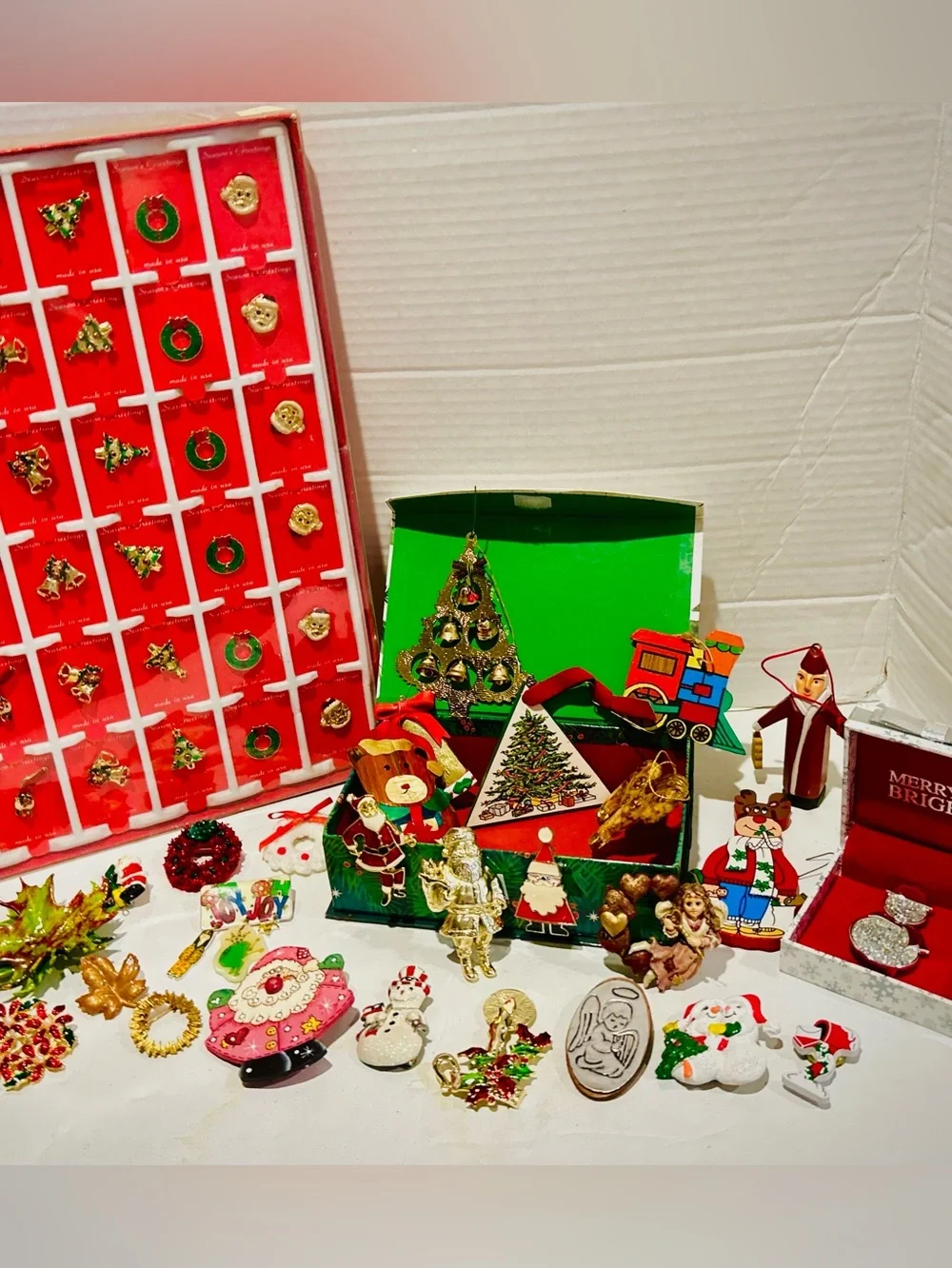 Christmas Bundle Lot for collectors resellers: pins brooches tree ornaments